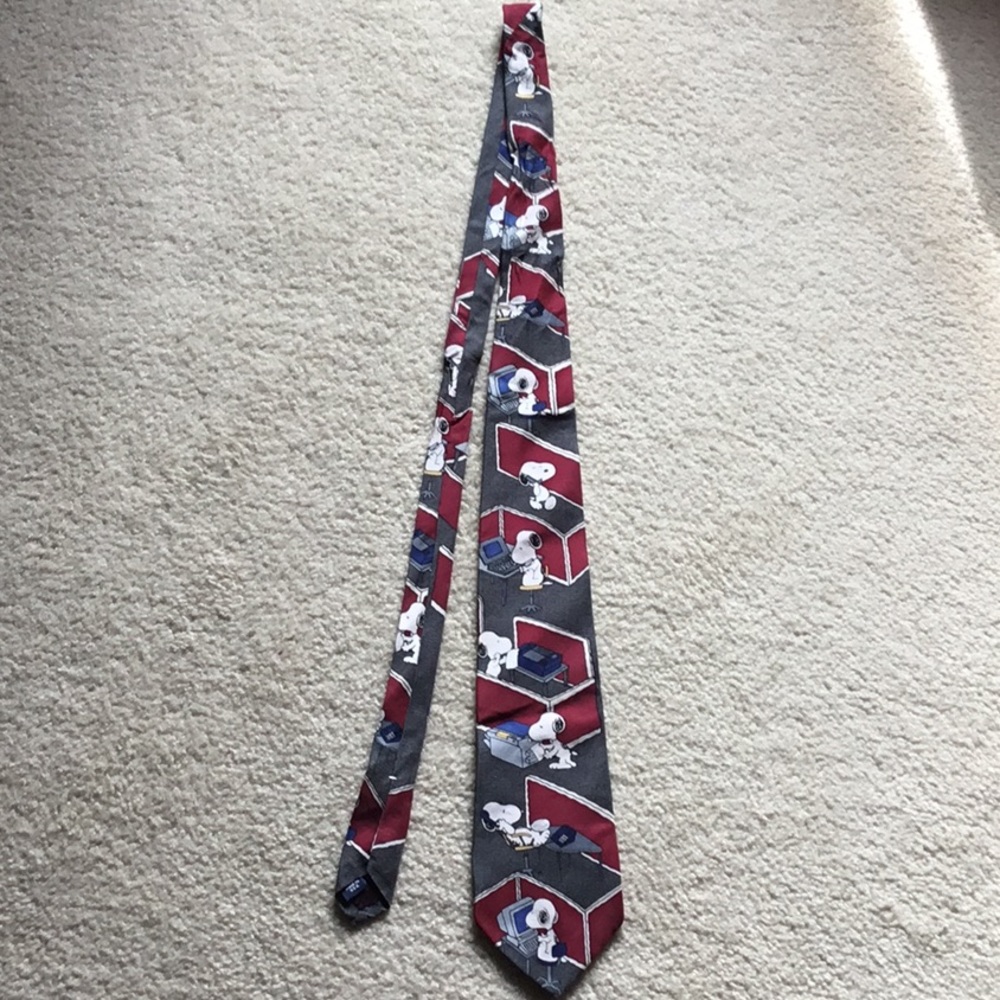 Men’s vintage 100% silk Snoopy Peanuts neck tie